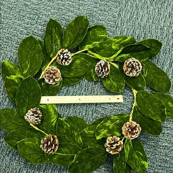 Green Leaf and Pinecone Wreath - Picture 1 of 5
